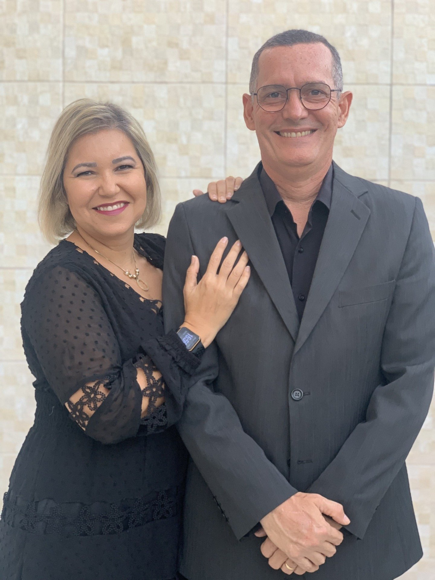 Paulo Egito com sua esposa, trajetória como pastor, escritor e propagandista médico com base em fé e família
